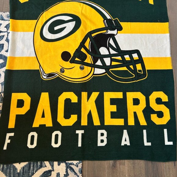 NFL Green Bay Packers Large Soft Fleece Throw Blanket 48" X 60" - Picture 3 of 6